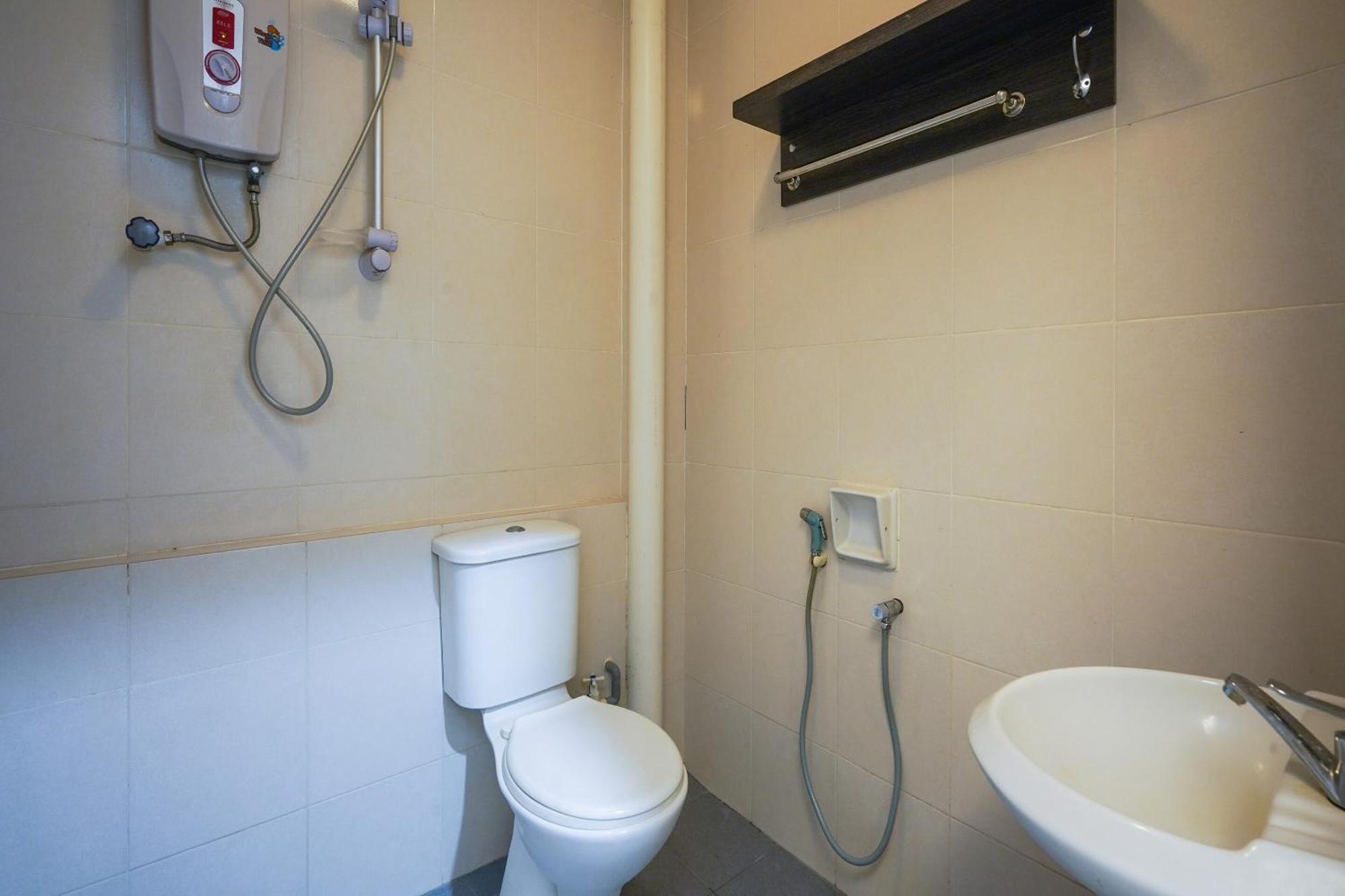 Hotel O Hotel Orchard Inn Lumut Kültér fotó