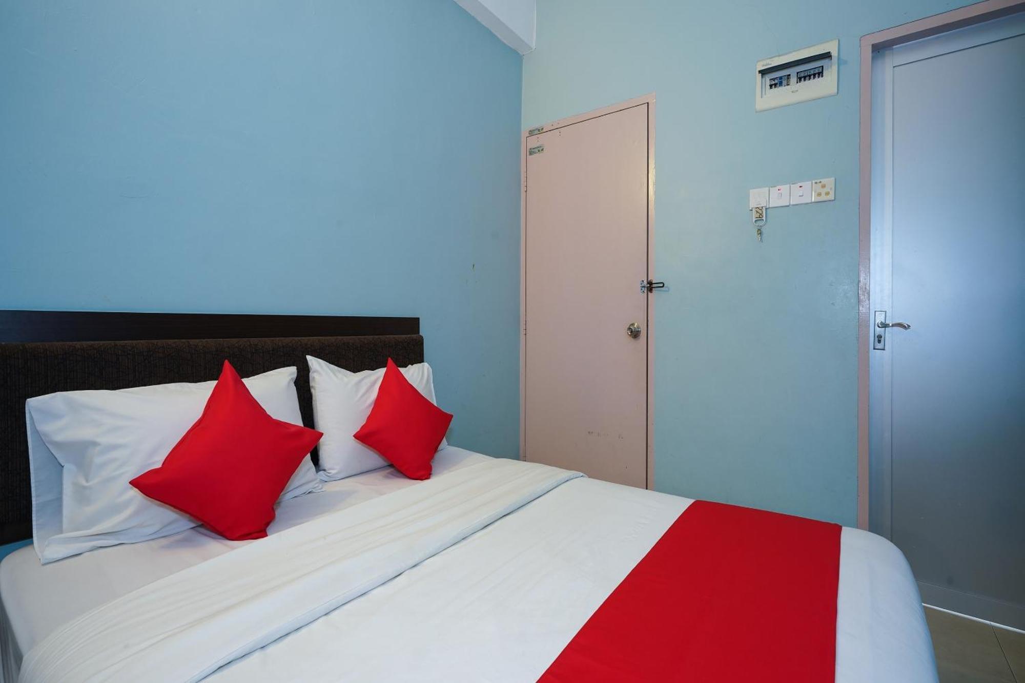 Hotel O Hotel Orchard Inn Lumut Kültér fotó