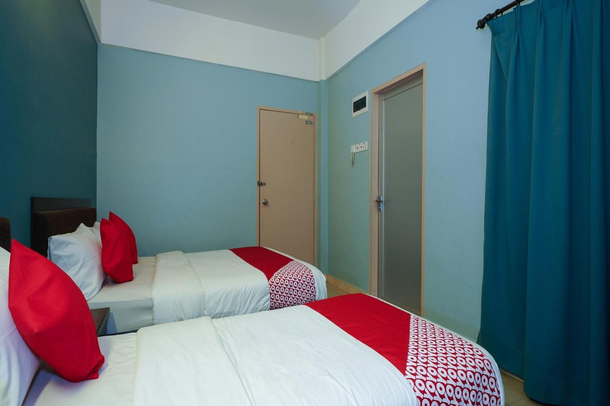 Hotel O Hotel Orchard Inn Lumut Kültér fotó