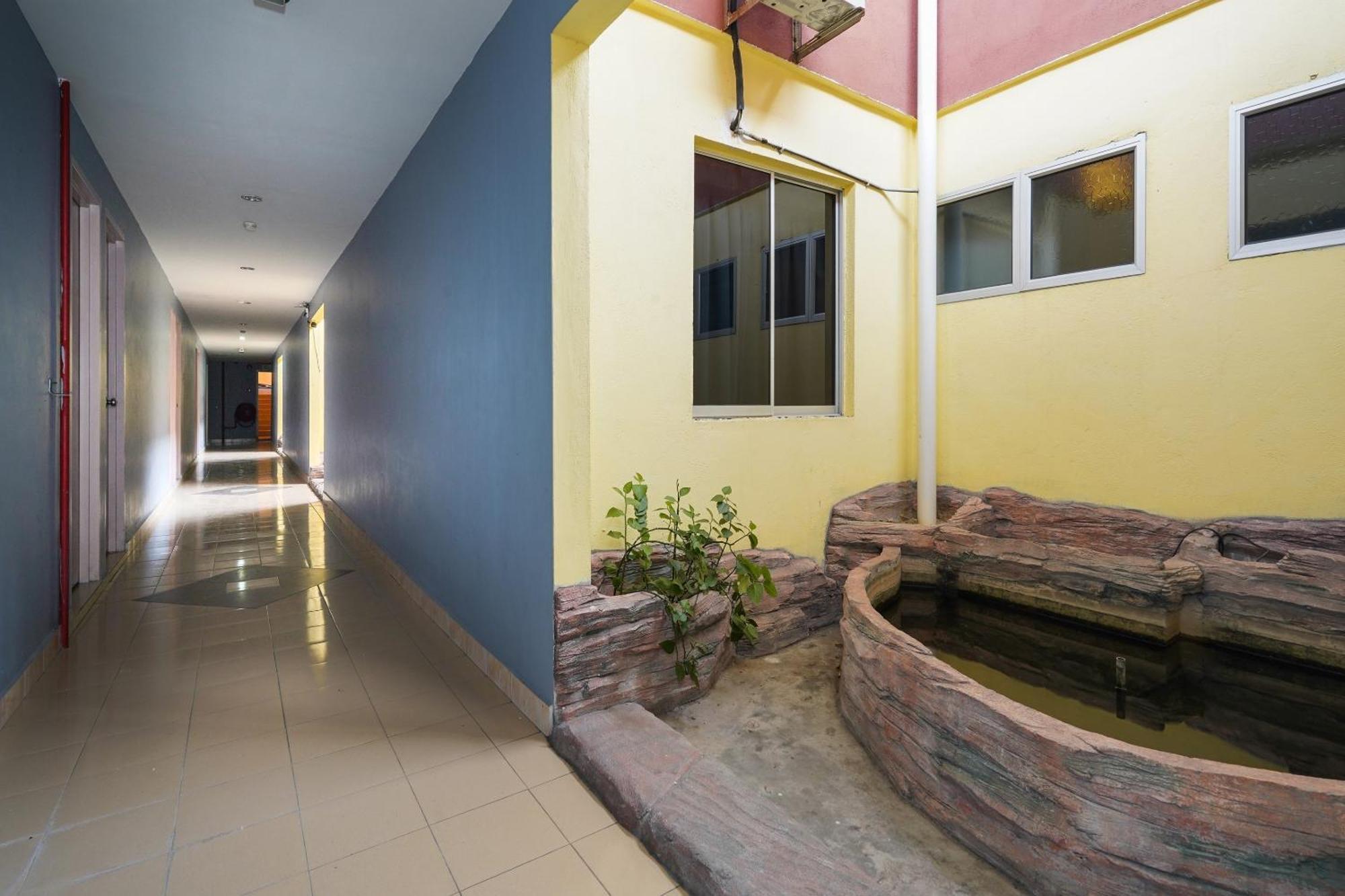 Hotel O Hotel Orchard Inn Lumut Kültér fotó